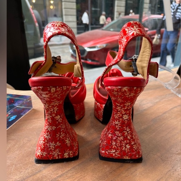 John Fluevog Mega Munster Red knotted Floral Deee Sandals - Picture 7 of 10